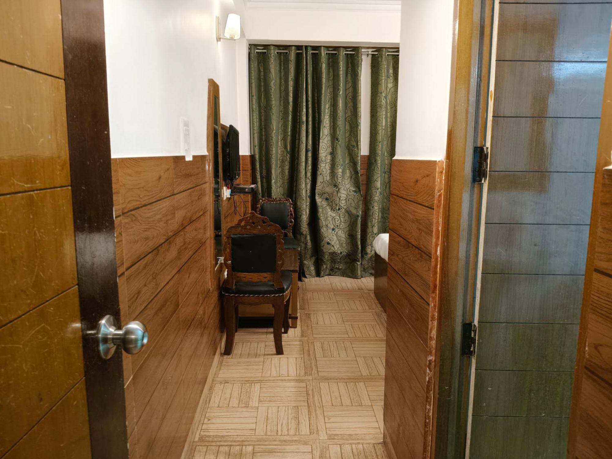 Hotel Kailash Residency デヘラードゥーン エクステリア 写真