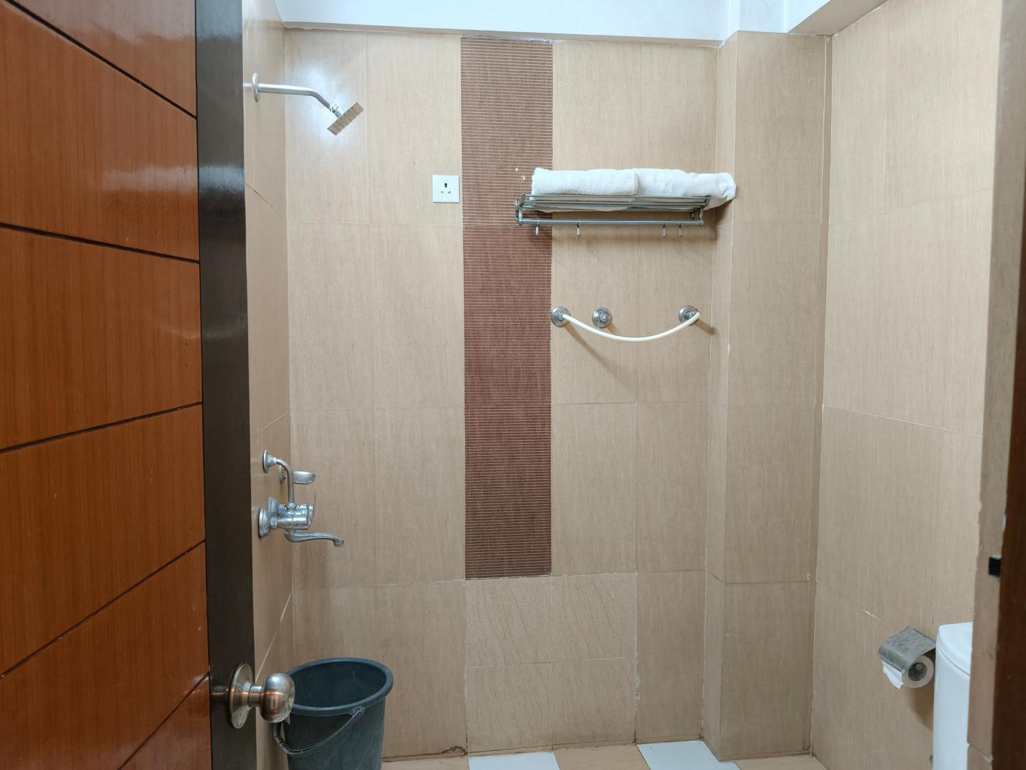 Hotel Kailash Residency デヘラードゥーン エクステリア 写真
