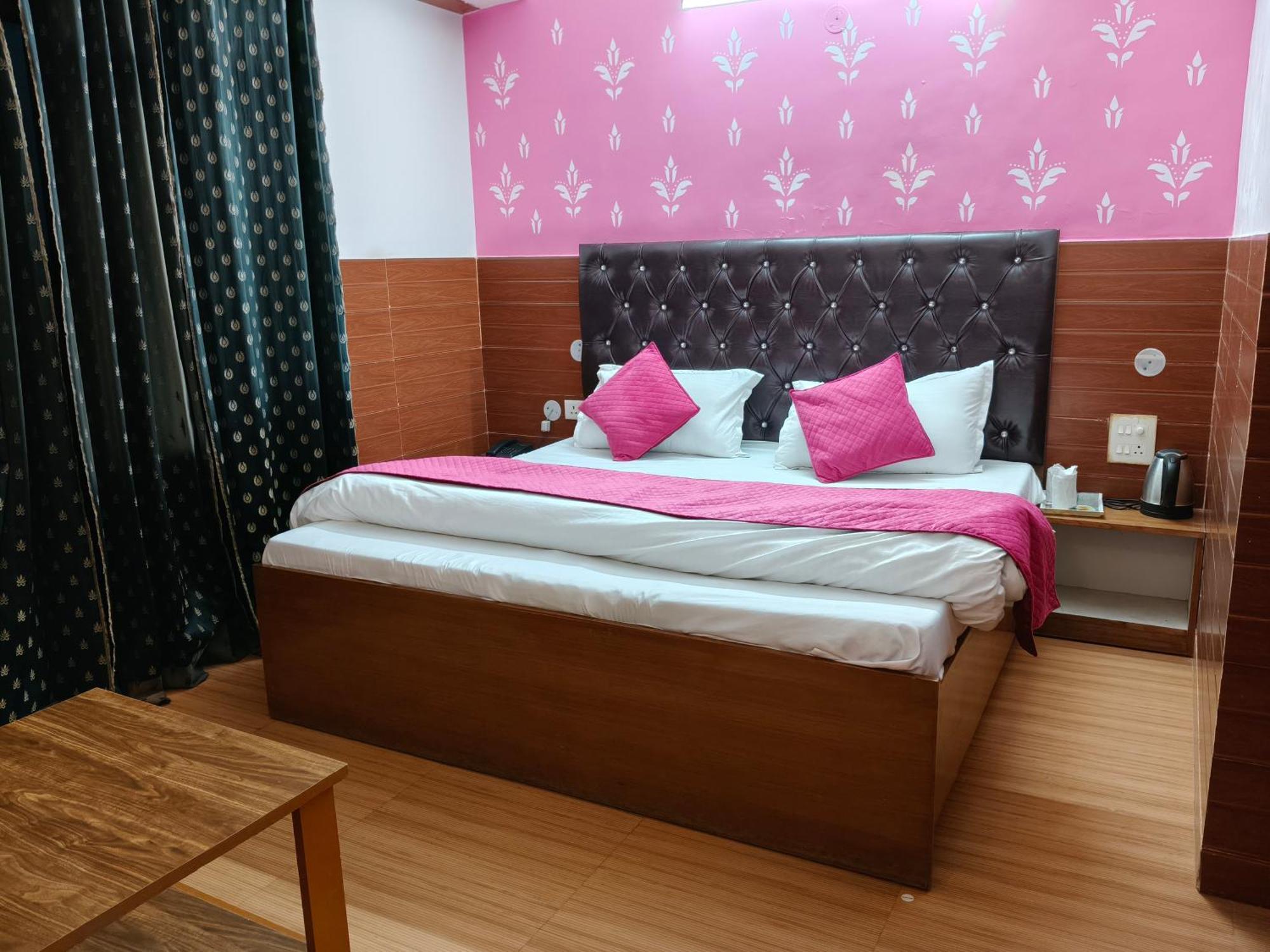 Hotel Kailash Residency デヘラードゥーン エクステリア 写真